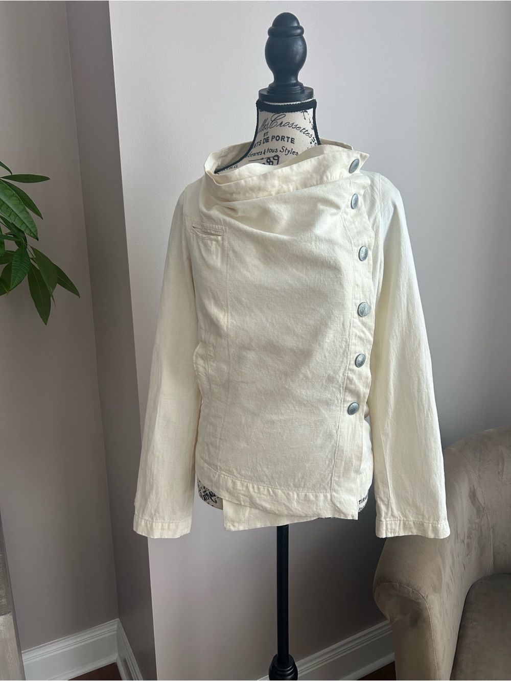 Asymmetric Snap Button Cream Jacket by Cop Copine (Taille 38 /S)